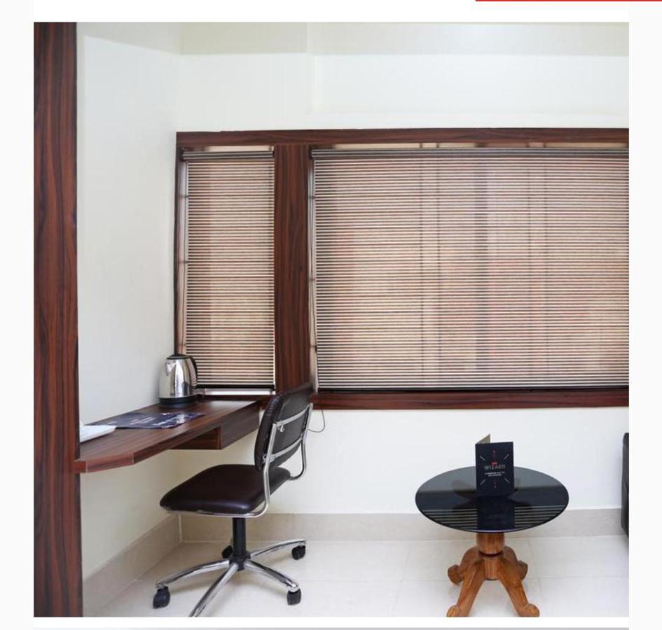 Triple Tree Hotel & Resorts บูบันเนสชวาร์ ภายนอก รูปภาพ